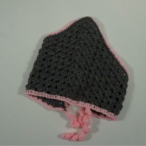 Crochet bandana - Gray with Pink Trim
